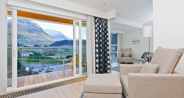 Suite 750